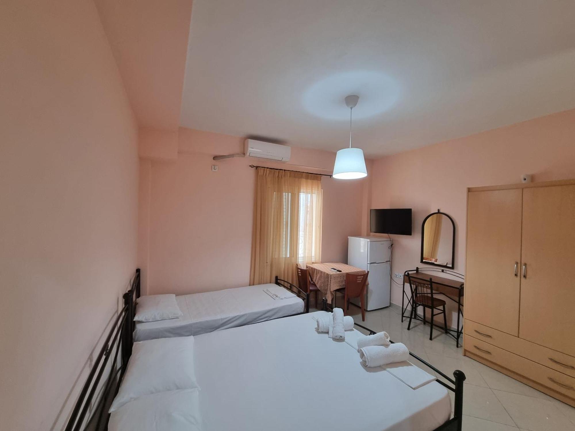 Let Rooms Lukova Exterior foto