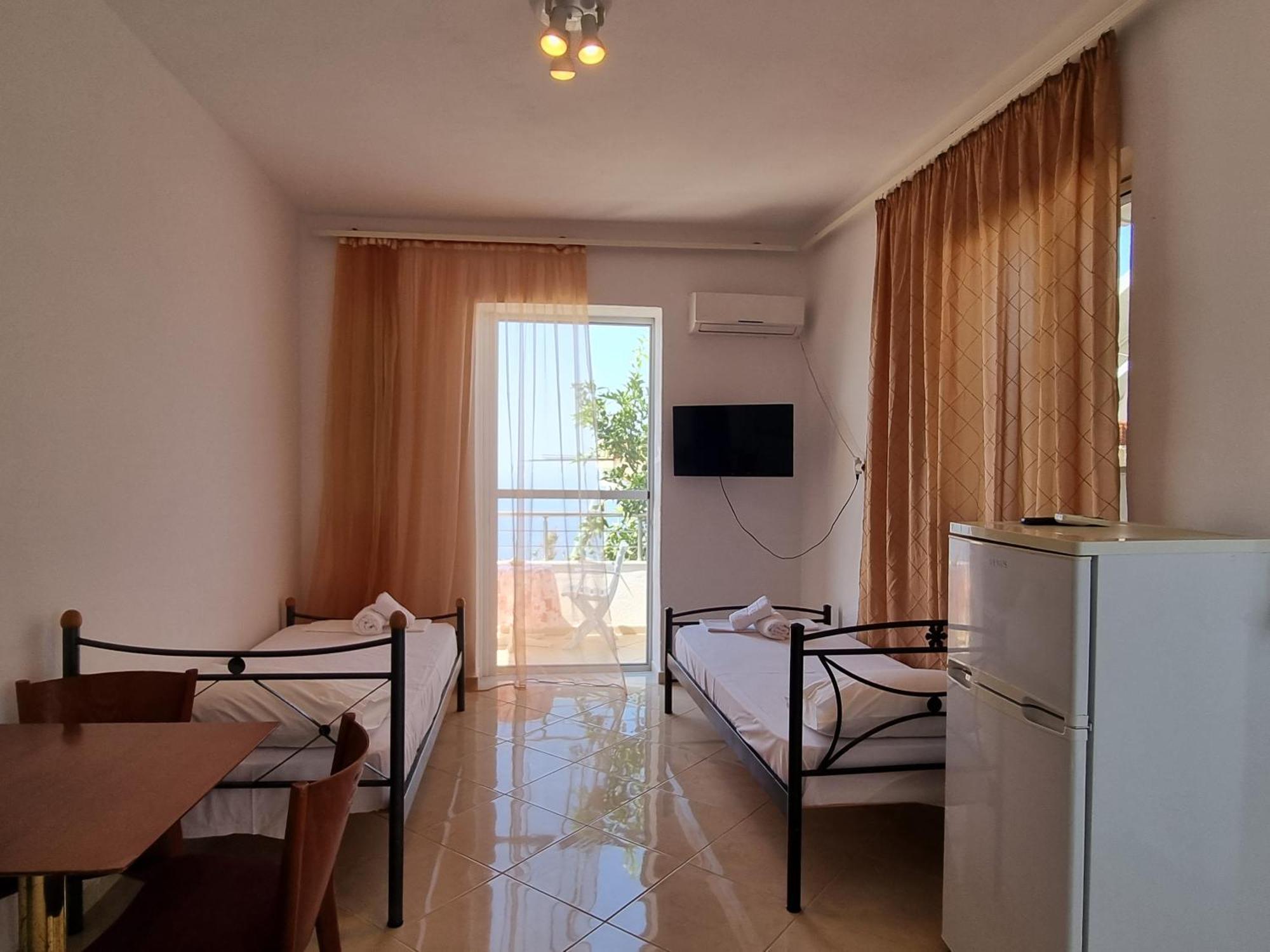 Let Rooms Lukova Exterior foto